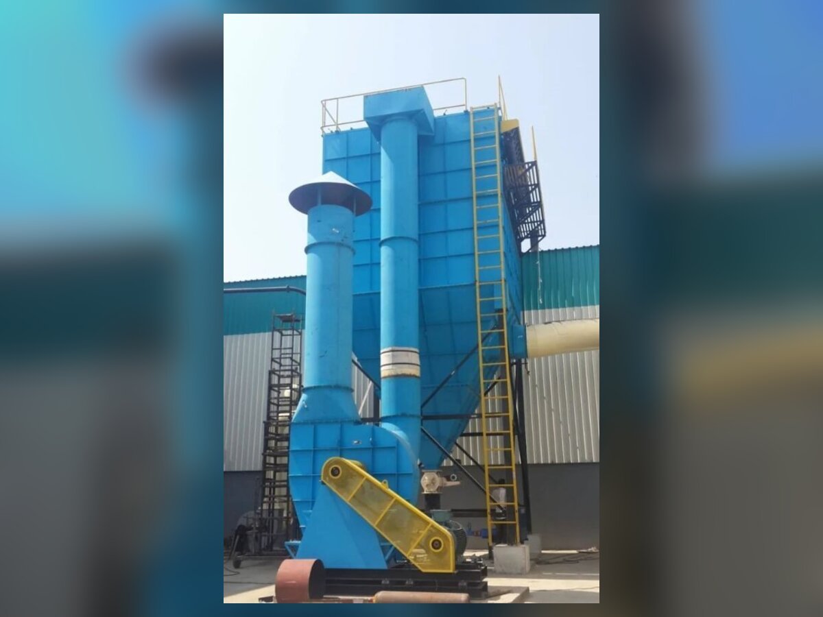 Pulse jet bag filter dust collector with hopper